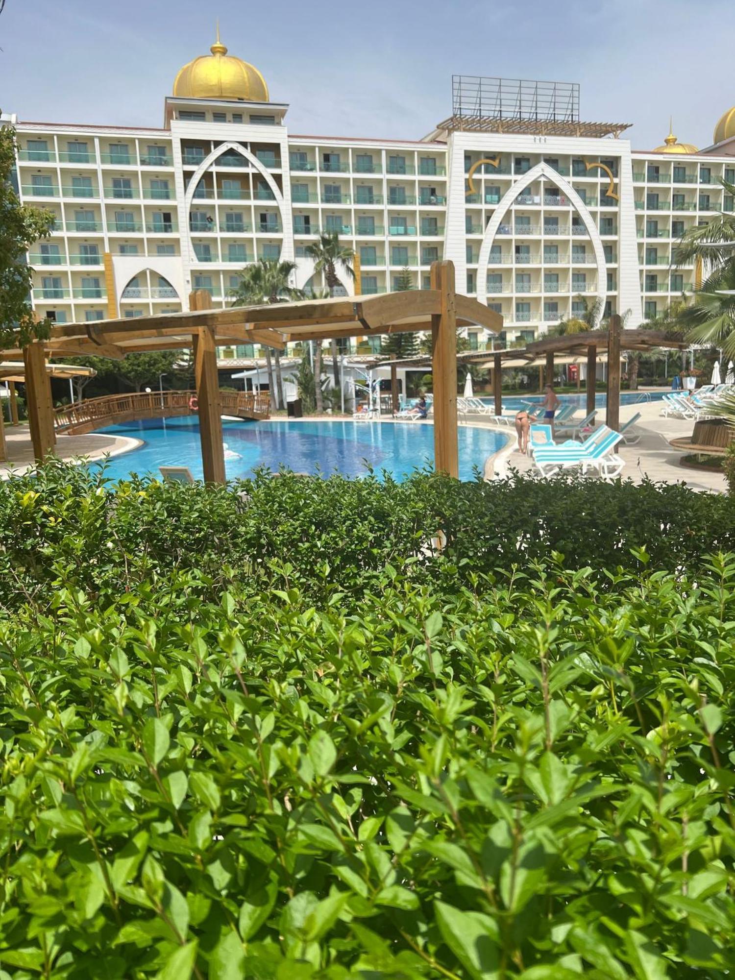 Alan Xafira Deluxe & Hotel